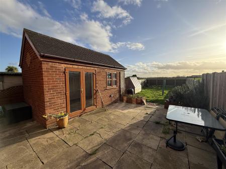 3 bedroom Semi-detached house for sale in Stanton Road, Burton-On-Trent