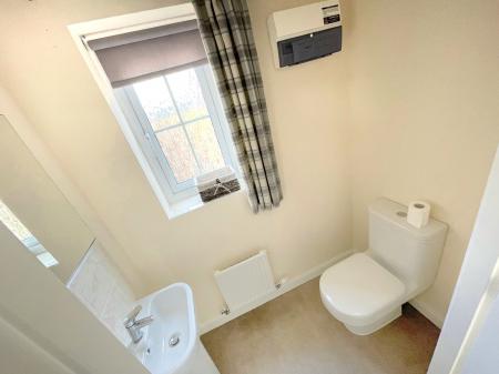 3 bedroom House to let in Suffolk Way, Castle Gresley, DE11