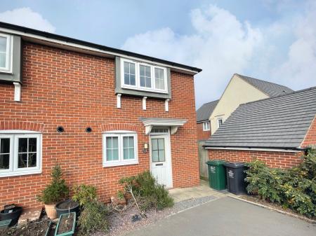 3 bedroom House to let in Suffolk Way, Castle Gresley, DE11