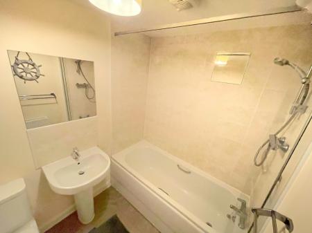 3 bedroom House to let in Suffolk Way, Castle Gresley, DE11