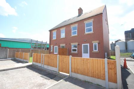 3 bedroom House to let in Bass Cottages, Burton upon Trent, DE14