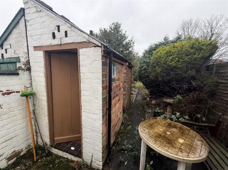 2 bedroom Terraced House for sale in Oak Street, Burton-On-Trent