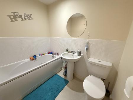 2 bedroom Apartment for sale in Pipers Way, Burton-On-Trent