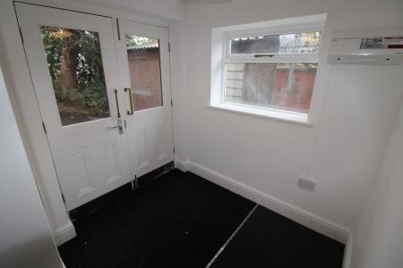 2 bedroom Flat to let in Shobnall Road, Staffordshire, Burton upon Trent, DE14