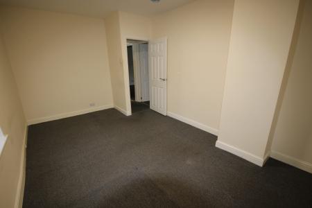 4 bedroom Flat to let in New Street, Staffordshire, Burton upon Trent, DE14