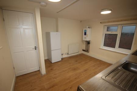 4 bedroom Flat to let in New Street, Staffordshire, Burton upon Trent, DE14