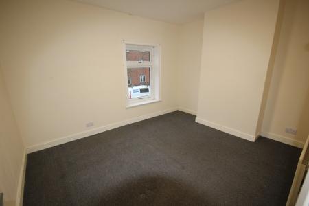 4 bedroom Flat to let in New Street, Staffordshire, Burton upon Trent, DE14