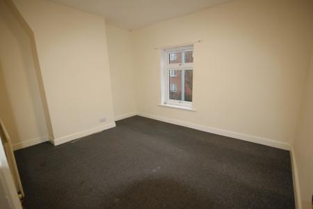 4 bedroom Flat to let in New Street, Staffordshire, Burton upon Trent, DE14