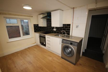 4 bedroom Flat to let in New Street, Staffordshire, Burton upon Trent, DE14