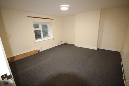 4 bedroom Flat to let in New Street, Staffordshire, Burton upon Trent, DE14