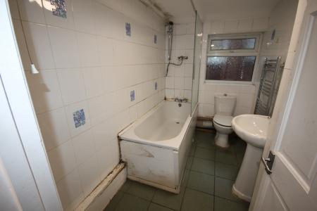 4 bedroom Flat to let in New Street, Staffordshire, Burton upon Trent, DE14