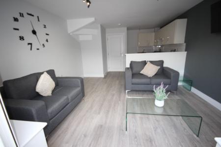 1 bedroom House share to let in Shobnall Street (Room 2), Staffordshire, Burton upon Trent, DE14