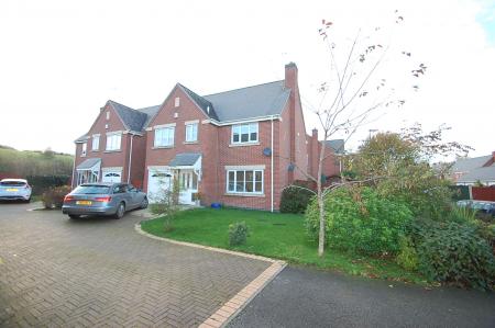 4 bedroom Detached house to let in Oakley Grange, Burton upon Trent, DE13