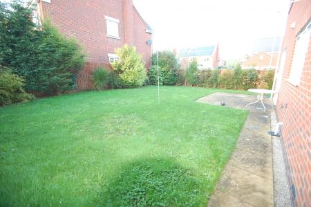 4 bedroom Detached house to let in Oakley Grange, Burton upon Trent, DE13
