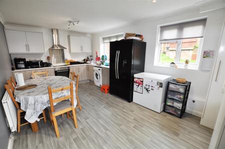 3 bedroom End of terrace house for sale in Burton Road, Midway, Swadlincote