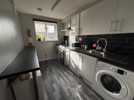 1 bedroom Apartment for sale in Caernarvon Close, Stretton, Burton-On-Trent