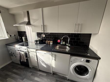 1 bedroom Apartment for sale in Caernarvon Close, Stretton, Burton-On-Trent