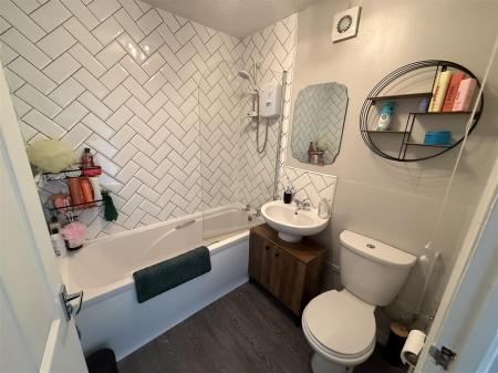 1 bedroom Apartment for sale in Caernarvon Close, Stretton, Burton-On-Trent