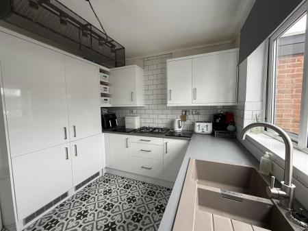 3 bedroom Terraced House for sale in Carver Road, Burton-On-Trent