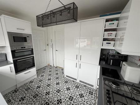 3 bedroom Terraced House for sale in Carver Road, Burton-On-Trent