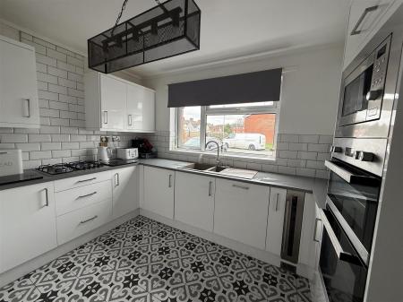 3 bedroom Terraced House for sale in Carver Road, Burton-On-Trent