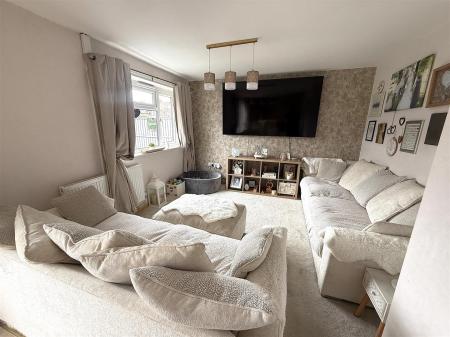 3 bedroom Terraced House for sale in Carver Road, Burton-On-Trent