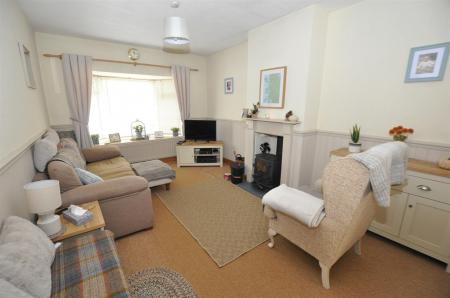 2 bedroom Semi-detached house for sale in Mayfield Drive, Burton-On-Trent