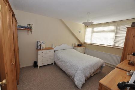 2 bedroom Semi-detached house for sale in Mayfield Drive, Burton-On-Trent