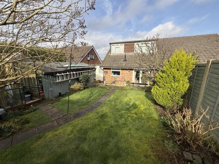 2 bedroom Semi-detached house for sale in Mayfield Drive, Burton-On-Trent