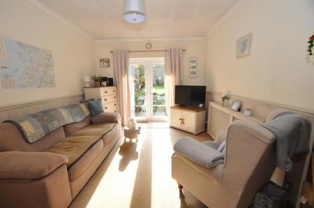 2 bedroom Semi-detached house for sale in Mayfield Drive, Burton-On-Trent