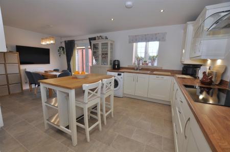 4 bedroom Detached house for sale in Fairfields, Branston, Burton-On-Trent
