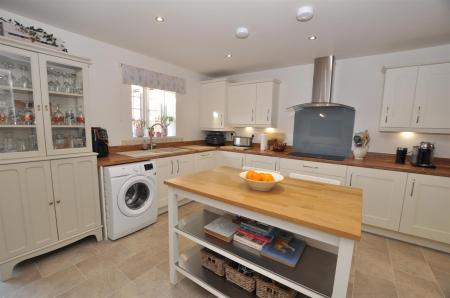 4 bedroom Detached house for sale in Fairfields, Branston, Burton-On-Trent