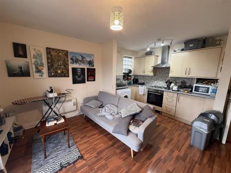 2 bedroom Apartment for sale in Barons Court, Burton-On-Trent