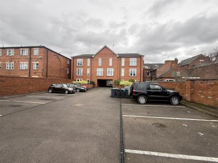 2 bedroom Apartment for sale in Barons Court, Burton-On-Trent