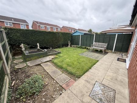 2 bedroom Semi-detached house for sale in Buckingham Close, Stretton, Burton-On-Trent