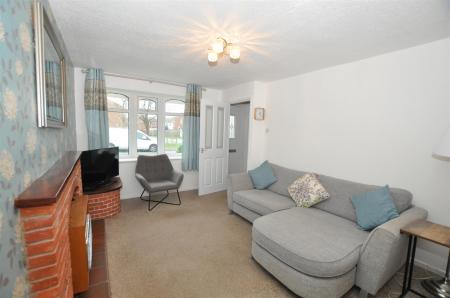 2 bedroom Semi-detached house for sale in Buckingham Close, Stretton, Burton-On-Trent