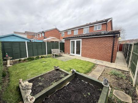 2 bedroom Semi-detached house for sale in Buckingham Close, Stretton, Burton-On-Trent