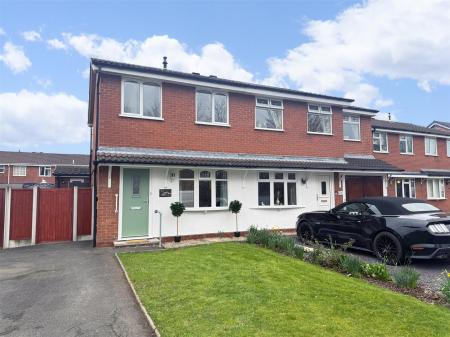 2 bedroom Semi-detached house for sale in Buckingham Close, Stretton, Burton-On-Trent