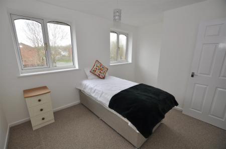 2 bedroom Semi-detached house for sale in Buckingham Close, Stretton, Burton-On-Trent