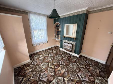 4 bedroom Semi-detached house for sale in Scalpcliffe Road, Burton-On-Trent