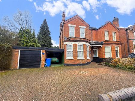 4 bedroom Semi-detached house for sale in Scalpcliffe Road, Burton-On-Trent