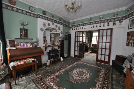 4 bedroom Semi-detached house for sale in Scalpcliffe Road, Burton-On-Trent