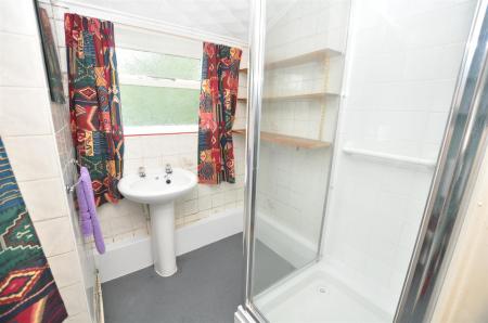 4 bedroom Semi-detached house for sale in Scalpcliffe Road, Burton-On-Trent