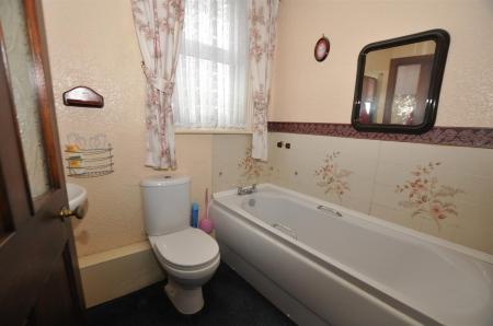 4 bedroom Semi-detached house for sale in Scalpcliffe Road, Burton-On-Trent