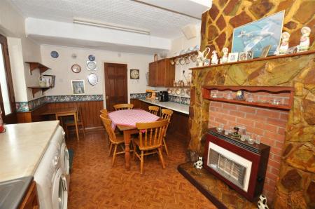 4 bedroom Semi-detached house for sale in Scalpcliffe Road, Burton-On-Trent