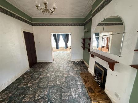 4 bedroom Semi-detached house for sale in Scalpcliffe Road, Burton-On-Trent
