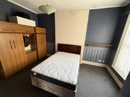 4 bedroom Semi-detached house for sale in Scalpcliffe Road, Burton-On-Trent