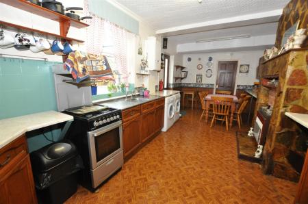 4 bedroom Semi-detached house for sale in Scalpcliffe Road, Burton-On-Trent