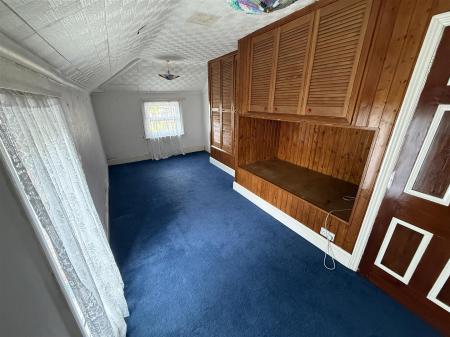 4 bedroom Semi-detached house for sale in Scalpcliffe Road, Burton-On-Trent