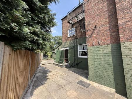 4 bedroom Semi-detached house for sale in Scalpcliffe Road, Burton-On-Trent